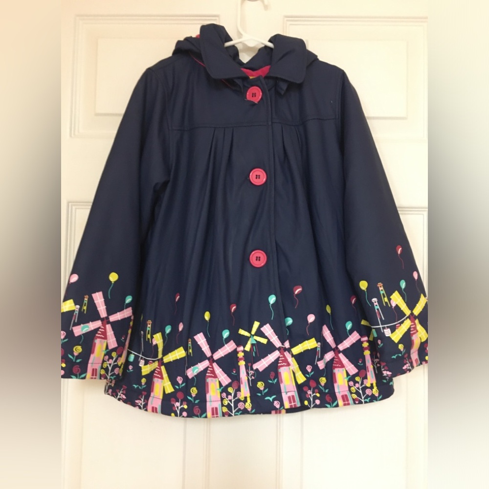 Girls' Navy Hooded Raincoat with Windmill Print sentado 7/8